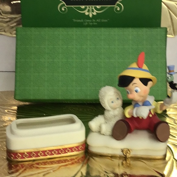 Department 56 Snowbabies guest collection. Walt Disney Showcase collection - Picture 5 of 13